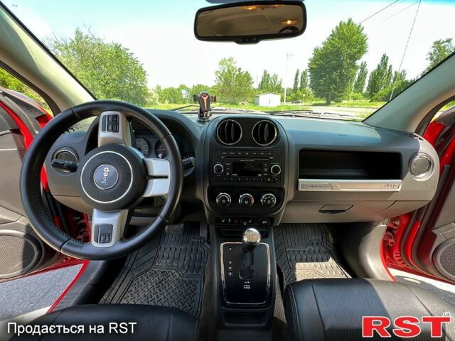 Червоний Джип Compass, об'ємом двигуна 2 л та пробігом 126 тис. км за 9700 $, фото 5 на Automoto.ua