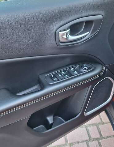 Джип Compass 2017 у Рівному на Automoto.ua Червоний Джип Compass, об'ємом двигуна 2.36 л та пробігом 24 тис. км за 14500 $, фото 12 на Automoto.ua