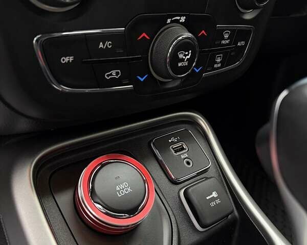 Червоний Джип Compass, об'ємом двигуна 2.36 л та пробігом 122 тис. км за 15200 $, фото 9 на Automoto.ua