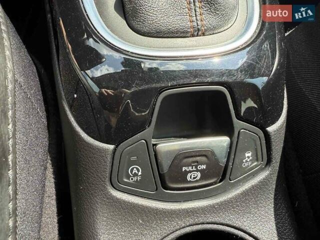 Червоний Джип Compass, об'ємом двигуна 2.4 л та пробігом 40 тис. км за 15900 $, фото 6 на Automoto.ua