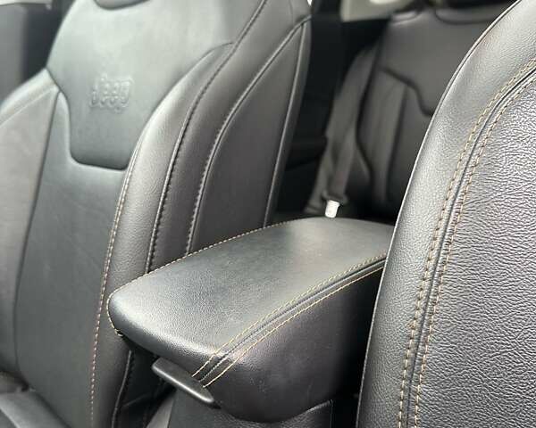 Красный Джип Компас, объемом двигателя 2.4 л и пробегом 62 тыс. км за 20500 $, фото 44 на Automoto.ua