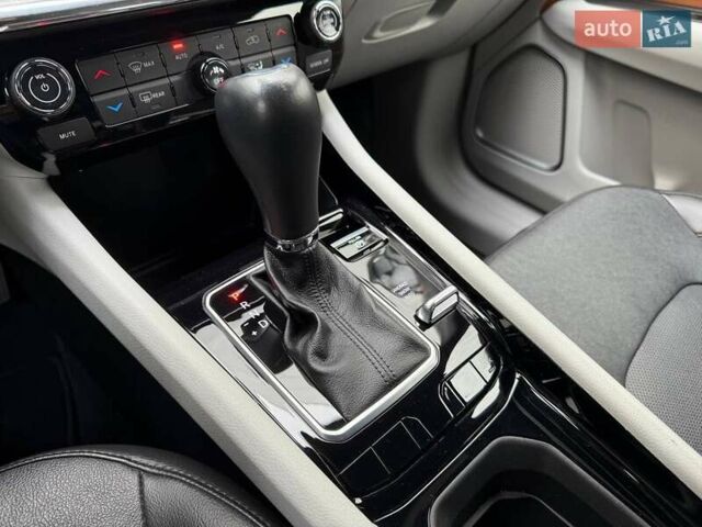 Червоний Джип Compass, об'ємом двигуна 2 л та пробігом 22 тис. км за 21990 $, фото 19 на Automoto.ua