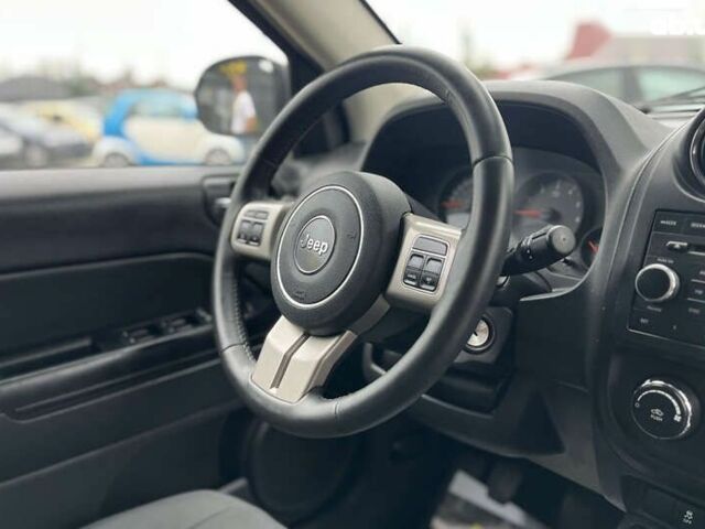 Джип Compass, об'ємом двигуна 2.1 л та пробігом 185 тис. км за 11400 $, фото 26 на Automoto.ua