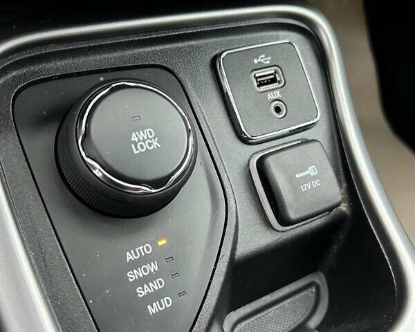 Джип Компас, объемом двигателя 2.4 л и пробегом 61 тыс. км за 16000 $, фото 31 на Automoto.ua