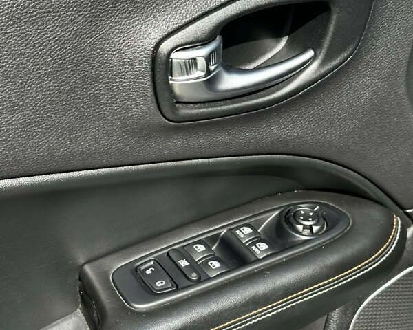 Джип Compass, об'ємом двигуна 0 л та пробігом 64 тис. км за 15000 $, фото 6 на Automoto.ua