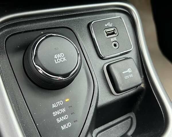 Джип Compass, об'ємом двигуна 2.4 л та пробігом 61 тис. км за 16000 $, фото 29 на Automoto.ua