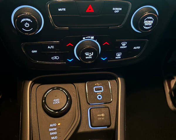 Джип Compass, об'ємом двигуна 2.36 л та пробігом 74 тис. км за 17500 $, фото 2 на Automoto.ua
