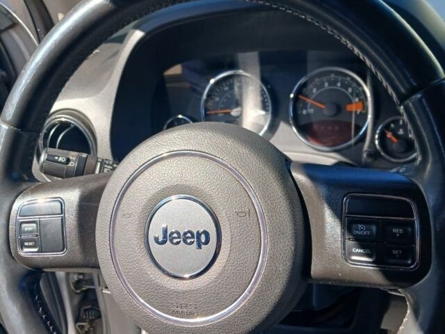 Сірий Джип Compass, об'ємом двигуна 2.4 л та пробігом 310 тис. км за 9500 $, фото 6 на Automoto.ua