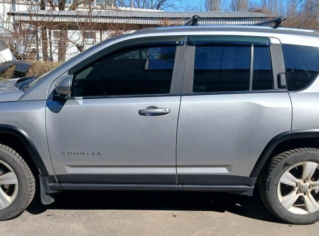 Сірий Джип Compass, об'ємом двигуна 2.4 л та пробігом 310 тис. км за 9500 $, фото 1 на Automoto.ua