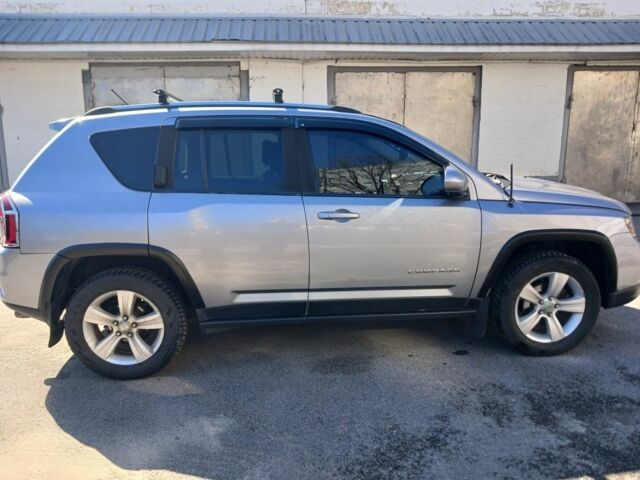 Сірий Джип Compass, об'ємом двигуна 2.4 л та пробігом 310 тис. км за 9500 $, фото 4 на Automoto.ua