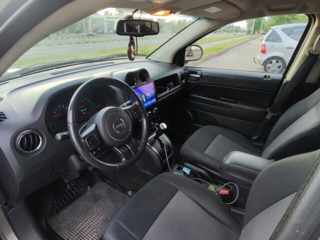 Сірий Джип Compass, об'ємом двигуна 2.4 л та пробігом 160 тис. км за 7400 $, фото 4 на Automoto.ua