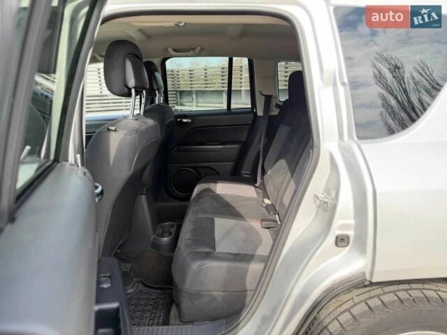 Сірий Джип Compass, об'ємом двигуна 2 л та пробігом 173 тис. км за 8400 $, фото 1 на Automoto.ua