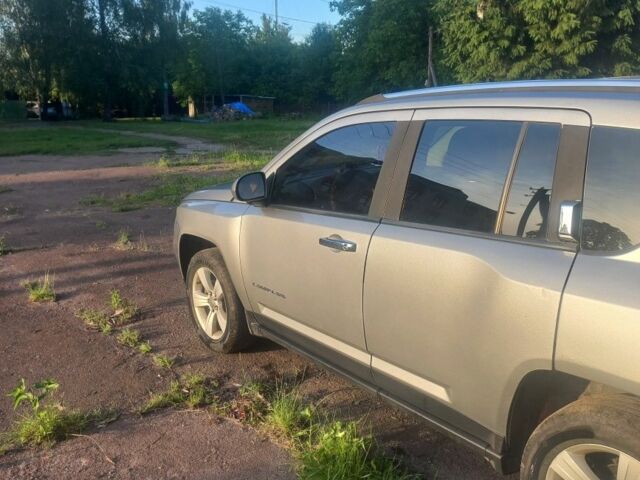 Серый Джип Компас, объемом двигателя 2.4 л и пробегом 300 тыс. км за 8000 $, фото 6 на Automoto.ua