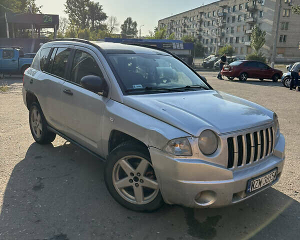 Сірий Джип Compass, об'ємом двигуна 2 л та пробігом 300 тис. км за 2100 $, фото 1 на Automoto.ua