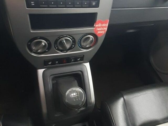 Серый Джип Компас, объемом двигателя 2 л и пробегом 317 тыс. км за 3778 $, фото 7 на Automoto.ua