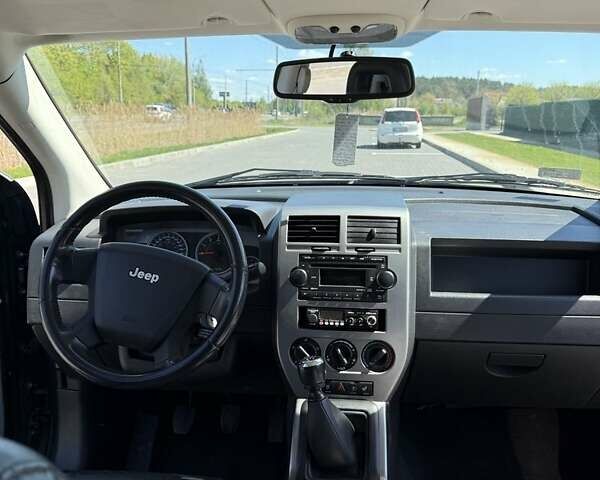 Сірий Джип Compass, об'ємом двигуна 2 л та пробігом 198 тис. км за 7700 $, фото 4 на Automoto.ua