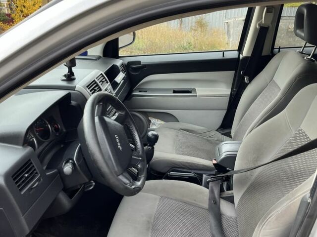 Сірий Джип Compass, об'ємом двигуна 2 л та пробігом 310 тис. км за 3378 $, фото 6 на Automoto.ua
