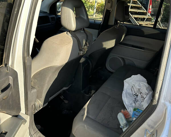 Сірий Джип Compass, об'ємом двигуна 2 л та пробігом 300 тис. км за 2100 $, фото 6 на Automoto.ua