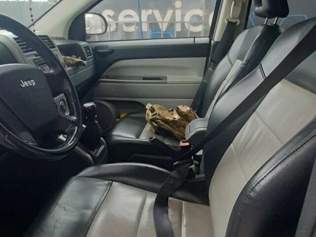 Серый Джип Компас, объемом двигателя 2 л и пробегом 317 тыс. км за 3778 $, фото 3 на Automoto.ua