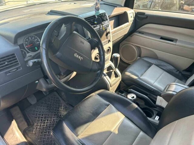 Серый Джип Компас, объемом двигателя 0 л и пробегом 140 тыс. км за 3300 $, фото 2 на Automoto.ua