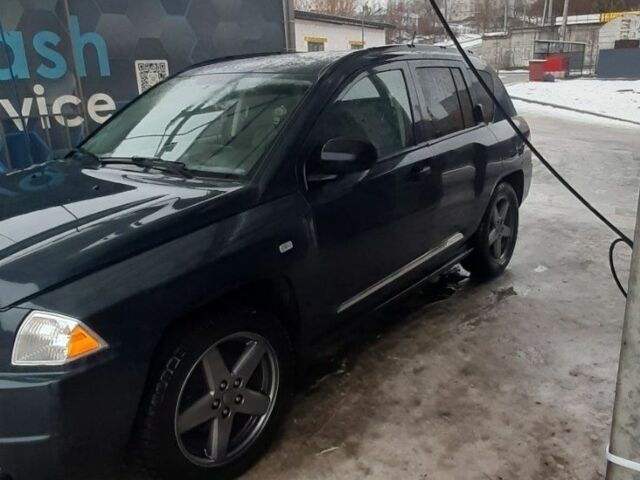 Серый Джип Компас, объемом двигателя 2 л и пробегом 317 тыс. км за 3778 $, фото 1 на Automoto.ua