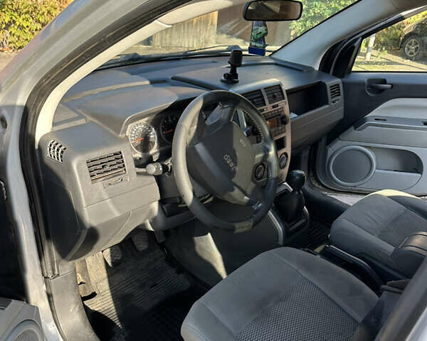 Сірий Джип Compass, об'ємом двигуна 2 л та пробігом 300 тис. км за 2100 $, фото 5 на Automoto.ua