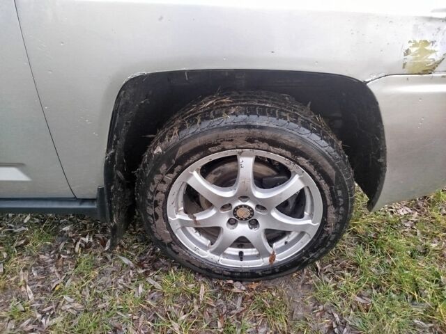 Серый Джип Компас, объемом двигателя 2 л и пробегом 78 тыс. км за 2953 $, фото 13 на Automoto.ua