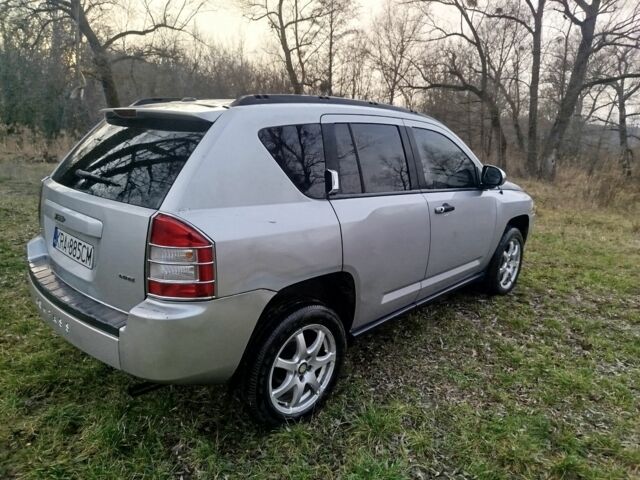 Серый Джип Компас, объемом двигателя 2 л и пробегом 78 тыс. км за 2953 $, фото 3 на Automoto.ua