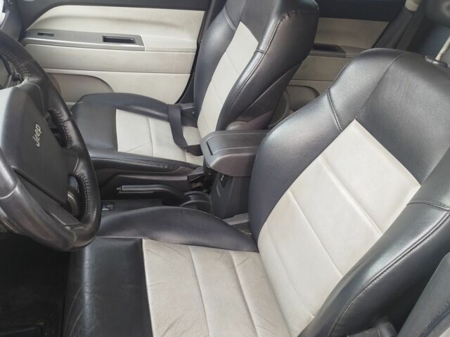 Серый Джип Компас, объемом двигателя 2 л и пробегом 78 тыс. км за 2953 $, фото 7 на Automoto.ua