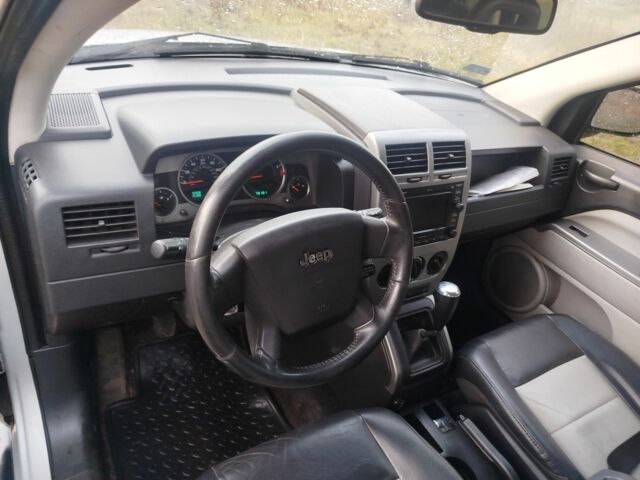 Серый Джип Компас, объемом двигателя 2 л и пробегом 78 тыс. км за 2953 $, фото 6 на Automoto.ua