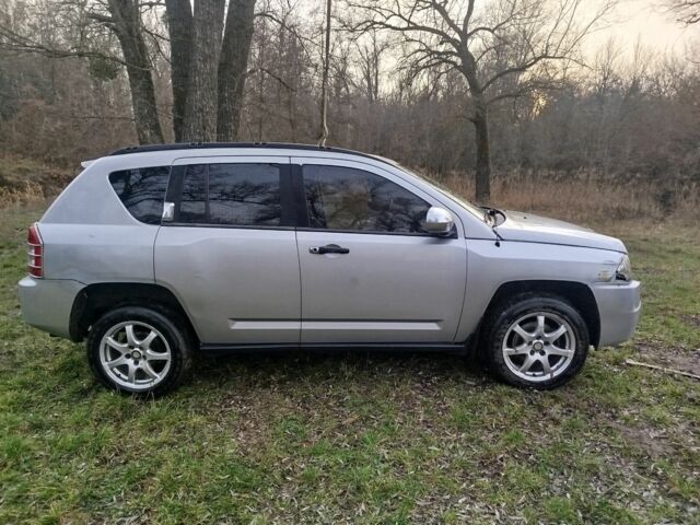 Серый Джип Компас, объемом двигателя 2 л и пробегом 78 тыс. км за 2953 $, фото 17 на Automoto.ua