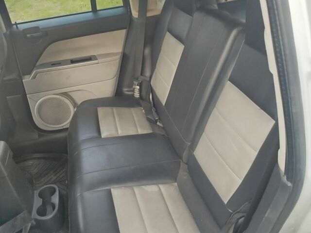 Серый Джип Компас, объемом двигателя 2 л и пробегом 78 тыс. км за 2953 $, фото 8 на Automoto.ua