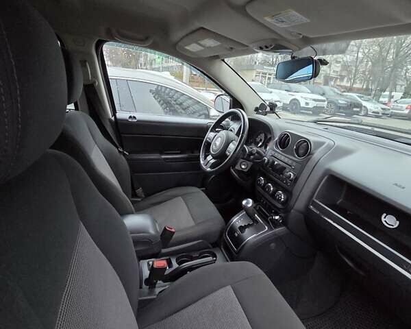 Сірий Джип Compass, об'ємом двигуна 2.36 л та пробігом 195 тис. км за 7500 $, фото 6 на Automoto.ua