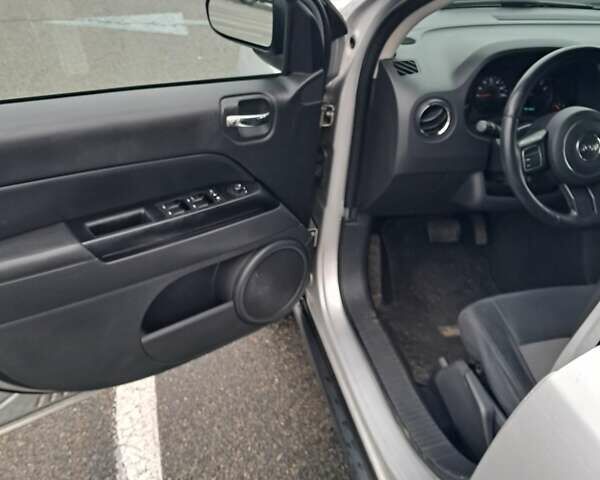 Серый Джип Компас, объемом двигателя 2.36 л и пробегом 324 тыс. км за 7500 $, фото 5 на Automoto.ua