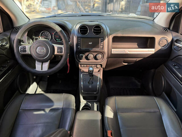 Джип Компас 2011 в Одессе на Automoto.ua Серый Джип Компас, объемом двигателя 2.36 л и пробегом 298 тыс. км за 6500 $, фото 44 на Automoto.ua