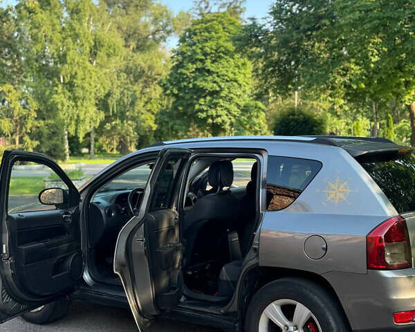 Джип Compass 2011 у Кременчуге на Automoto.ua Сірий Джип Compass, об'ємом двигуна 2.36 л та пробігом 300 тис. км за 7500 $, фото 9 на Automoto.ua