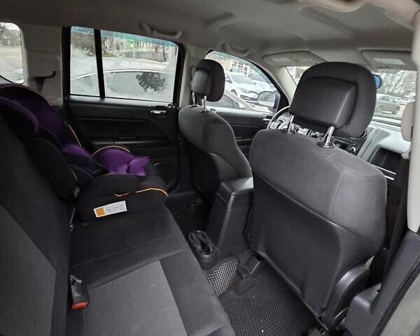 Сірий Джип Compass, об'ємом двигуна 2.36 л та пробігом 195 тис. км за 7500 $, фото 7 на Automoto.ua