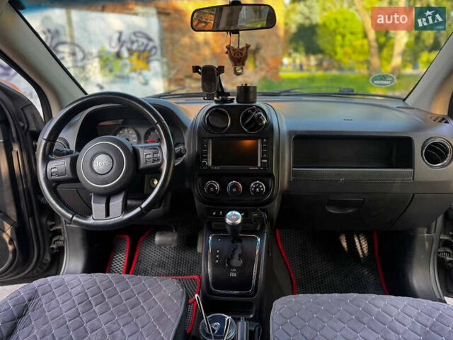 Джип Compass 2011 у Кременчуге на Automoto.ua Сірий Джип Compass, об'ємом двигуна 2.36 л та пробігом 300 тис. км за 7500 $, фото 3 на Automoto.ua