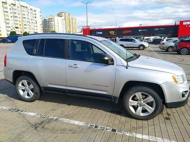 Серый Джип Компас, объемом двигателя 2.4 л и пробегом 250 тыс. км за 9500 $, фото 3 на Automoto.ua