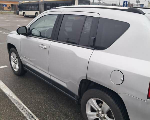 Серый Джип Компас, объемом двигателя 2.36 л и пробегом 324 тыс. км за 7500 $, фото 6 на Automoto.ua