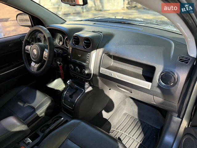 Джип Компас 2011 в Одессе на Automoto.ua Серый Джип Компас, объемом двигателя 2.36 л и пробегом 298 тыс. км за 6500 $, фото 43 на Automoto.ua