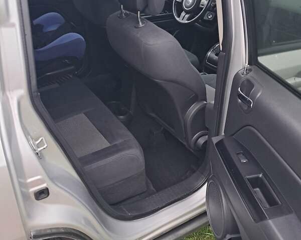 Серый Джип Компас, объемом двигателя 2.36 л и пробегом 324 тыс. км за 7500 $, фото 1 на Automoto.ua