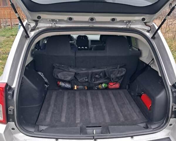 Серый Джип Компас, объемом двигателя 2.36 л и пробегом 324 тыс. км за 7500 $, фото 10 на Automoto.ua