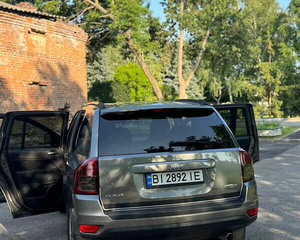 Джип Compass 2011 у Кременчуге на Automoto.ua Сірий Джип Compass, об'ємом двигуна 2.36 л та пробігом 300 тис. км за 7500 $, фото 10 на Automoto.ua