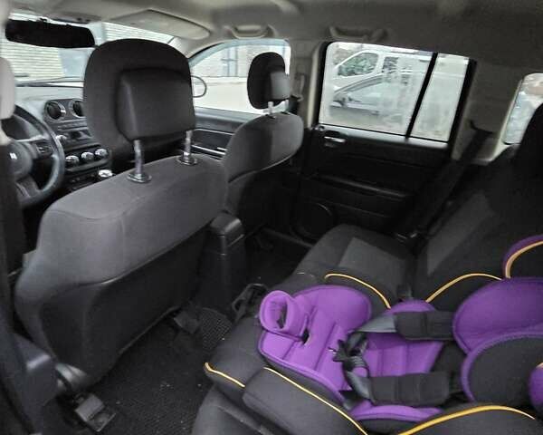 Сірий Джип Compass, об'ємом двигуна 2.36 л та пробігом 195 тис. км за 7500 $, фото 8 на Automoto.ua