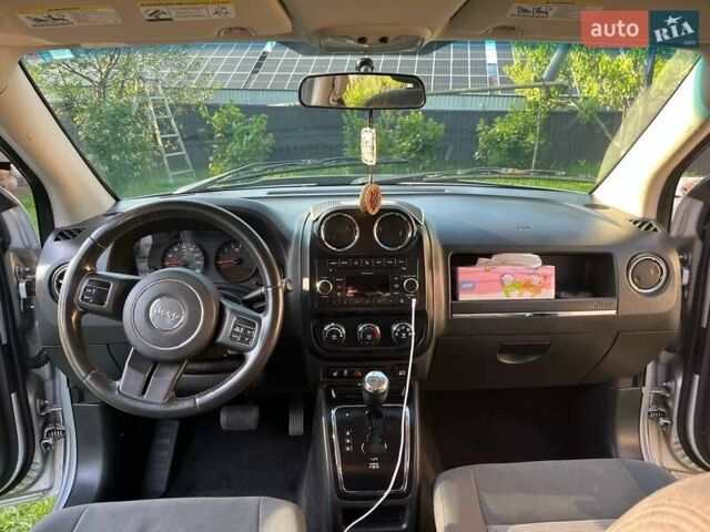 Серый Джип Компас, объемом двигателя 2.36 л и пробегом 278 тыс. км за 8900 $, фото 9 на Automoto.ua
