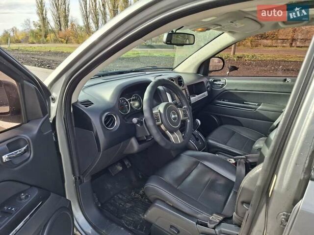 Джип Compass 2011 у Врадиевке на Automoto.ua Сірий Джип Compass, об'ємом двигуна 2.4 л та пробігом 175 тис. км за 8999 $, фото 9 на Automoto.ua