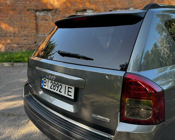Джип Compass 2011 у Кременчуге на Automoto.ua Сірий Джип Compass, об'ємом двигуна 2.36 л та пробігом 300 тис. км за 7500 $, фото 11 на Automoto.ua