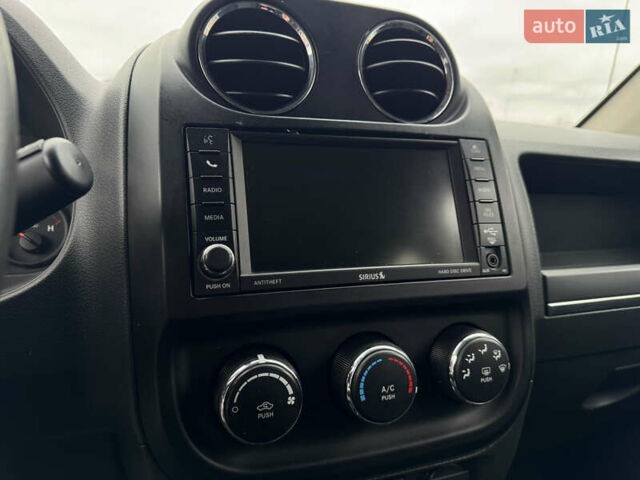 Сірий Джип Compass, об'ємом двигуна 2 л та пробігом 75 тис. км за 9999 $, фото 20 на Automoto.ua