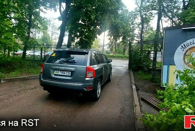 Джип Compass 2012 у Києві на Automoto.ua Сірий Джип Compass, об'ємом двигуна 2.4 л та пробігом 188 тис. км за 9000 $, фото 2 на Automoto.ua